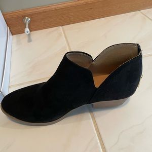 Womens half booty shoe with cute zipper up the back size 8 1/2